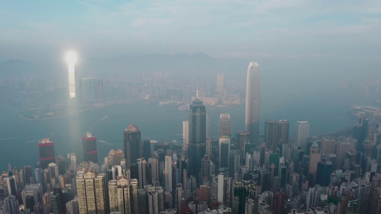 香港太平山航拍维多利亚港视频素材