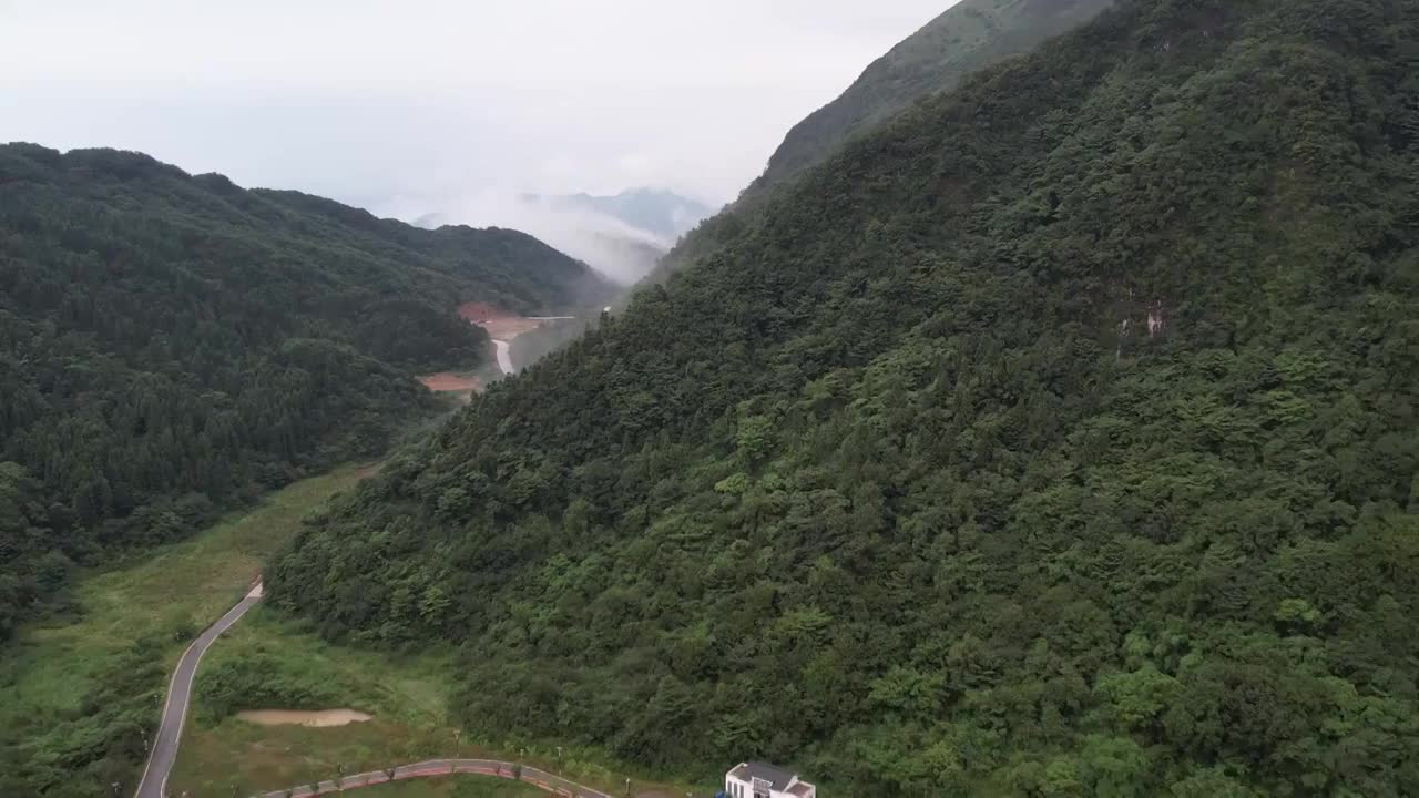 山区雨后升腾的云雾视频素材