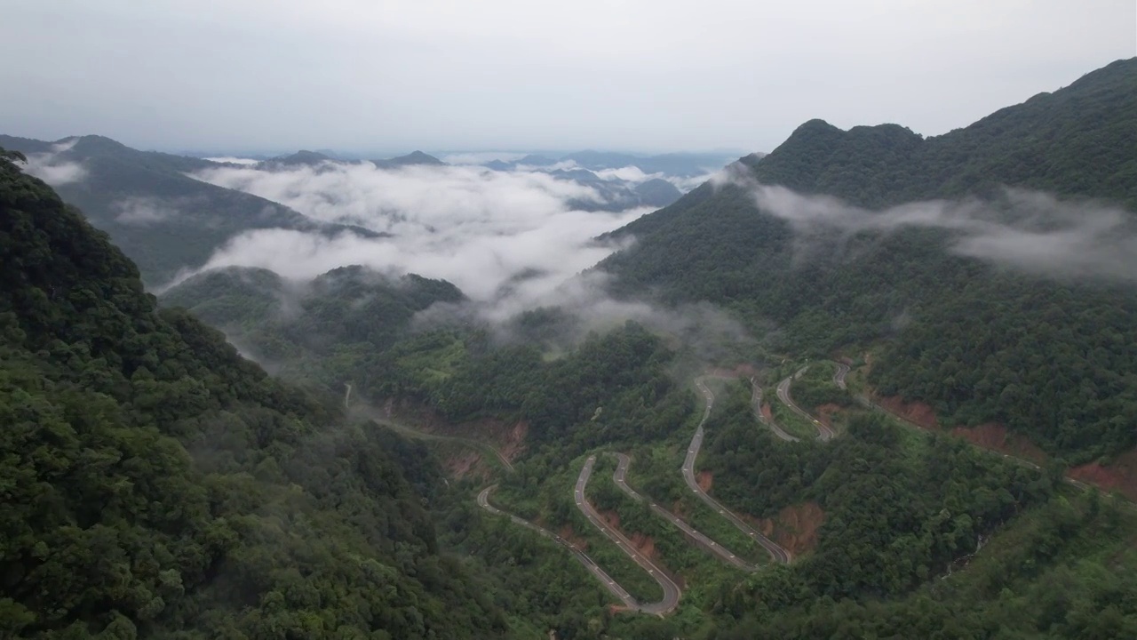 山区雨后升腾的云雾视频下载