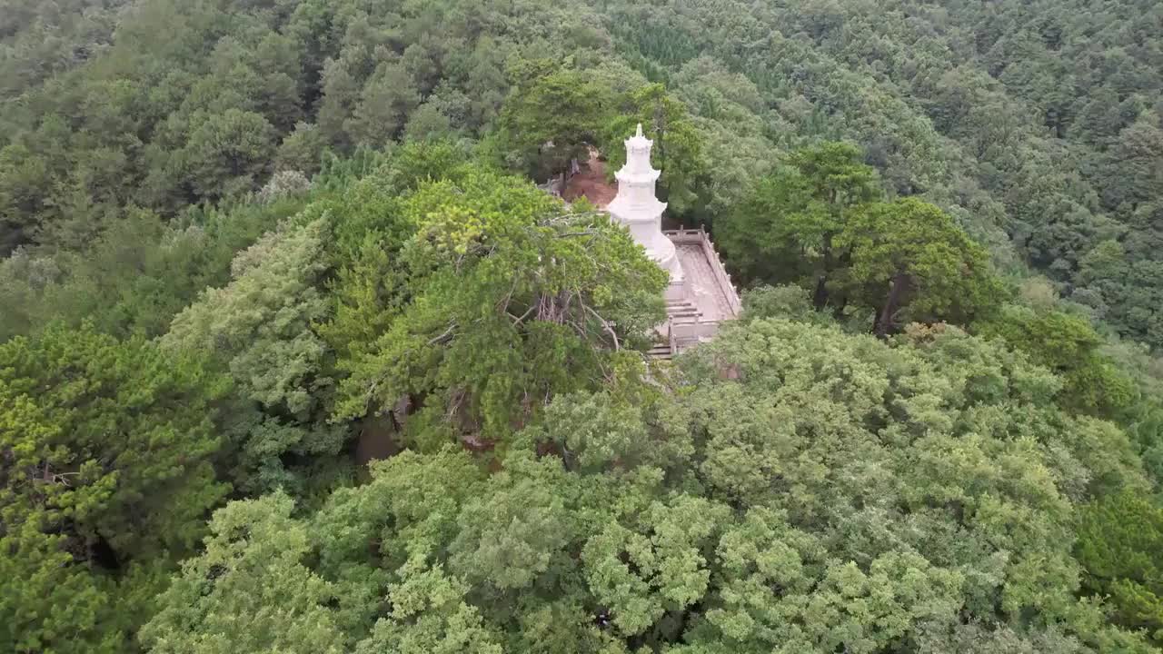 四川天曌山国家森林公园主建筑梵天寺视频下载