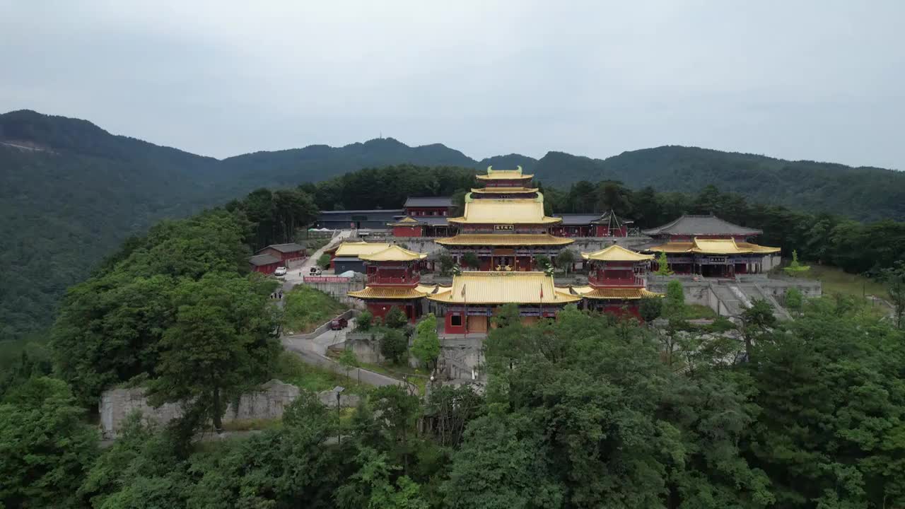 四川天曌山国家森林公园主建筑梵天寺视频下载