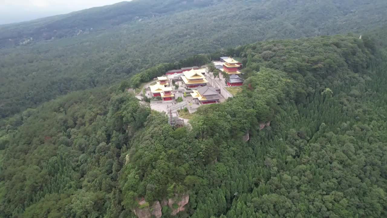 四川天曌山国家森林公园主建筑梵天寺视频下载