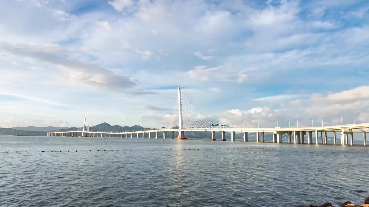 深圳湾跨海大桥蓝天白云延时视频素材