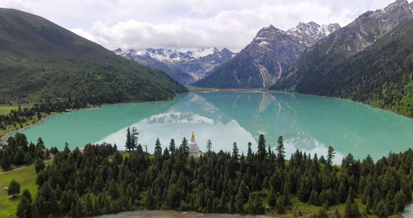 航拍川藏线著名景点新路海视频素材