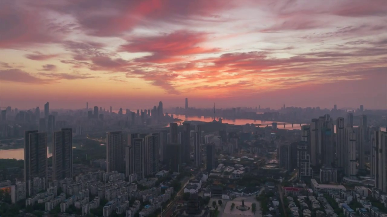 武汉夏日城市天际线日出朝霞风光视频素材