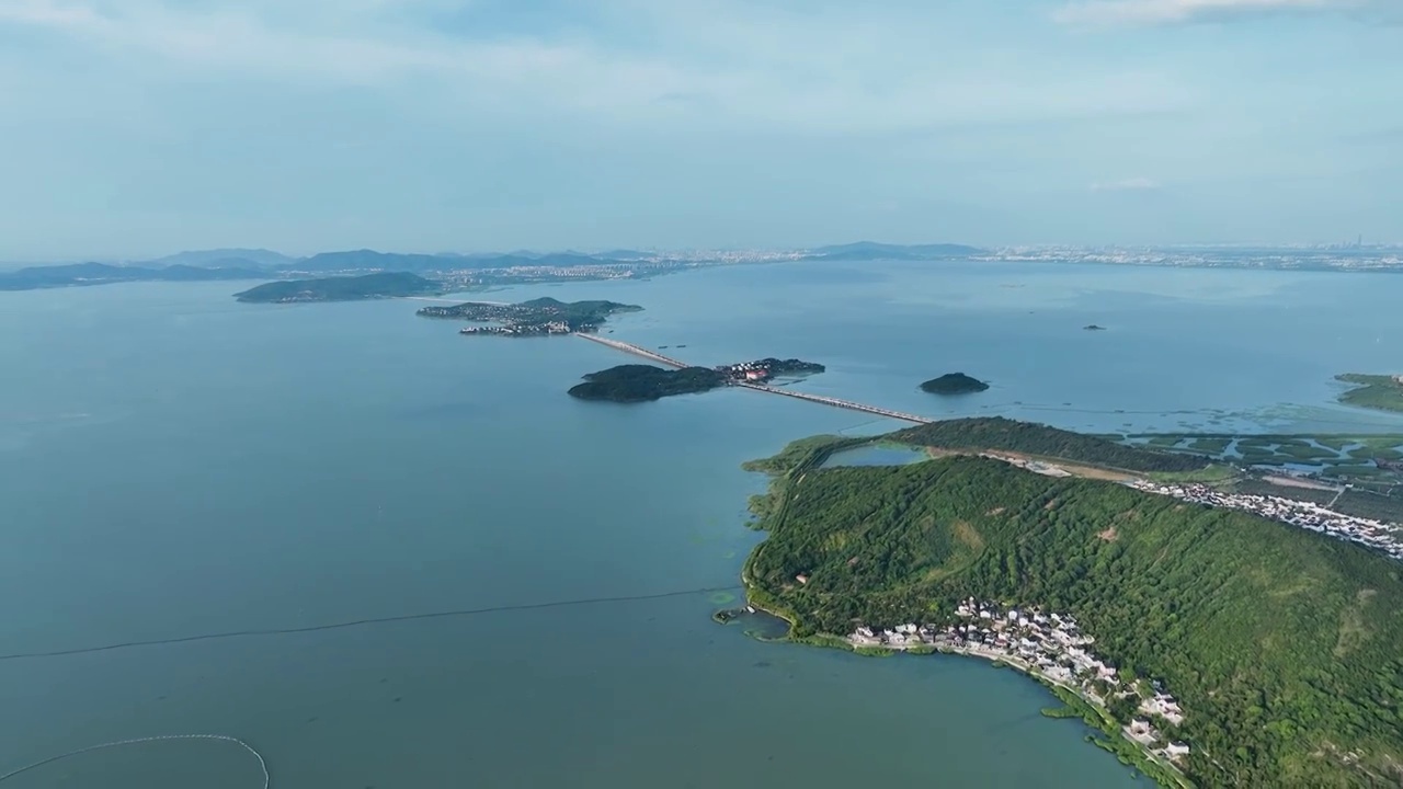 江苏苏州太湖大桥航拍，西山岛视频素材