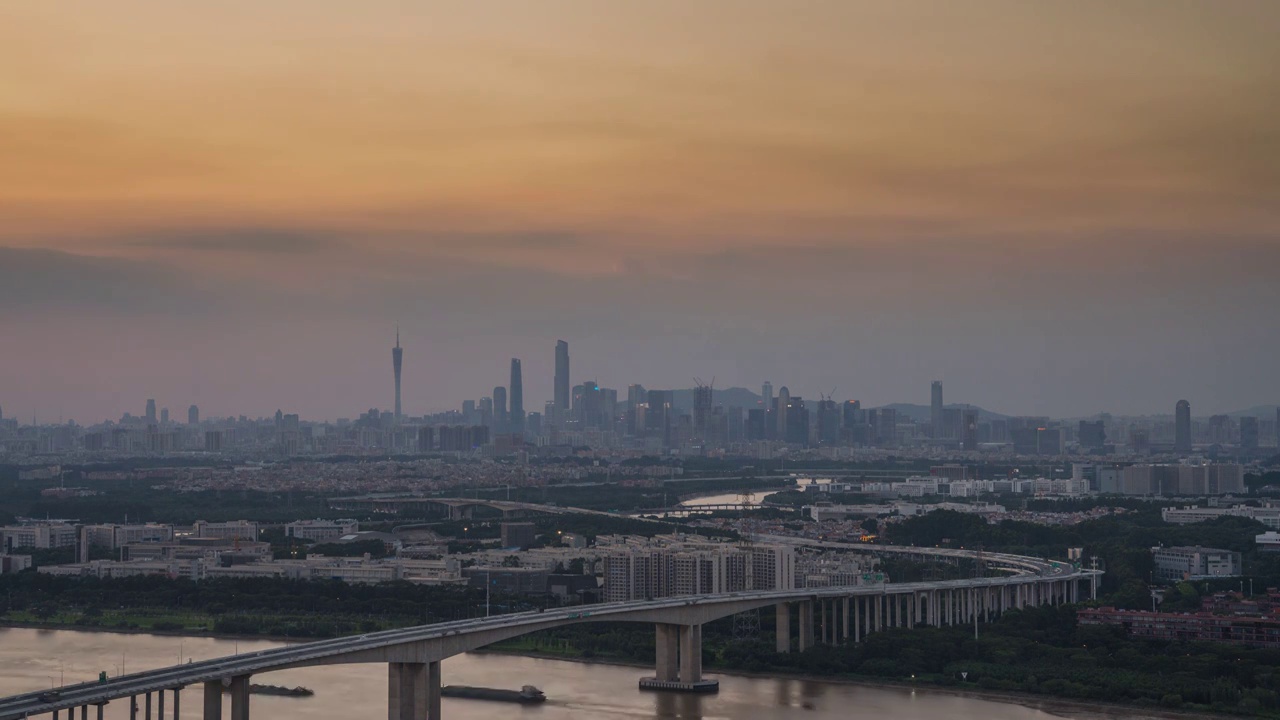 长焦视角下的广州城市天际线视频素材