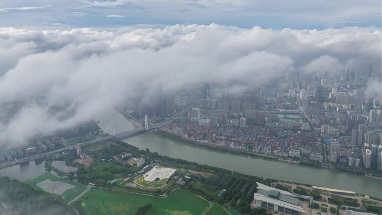 武汉夏日城市天际线航拍风光视频素材