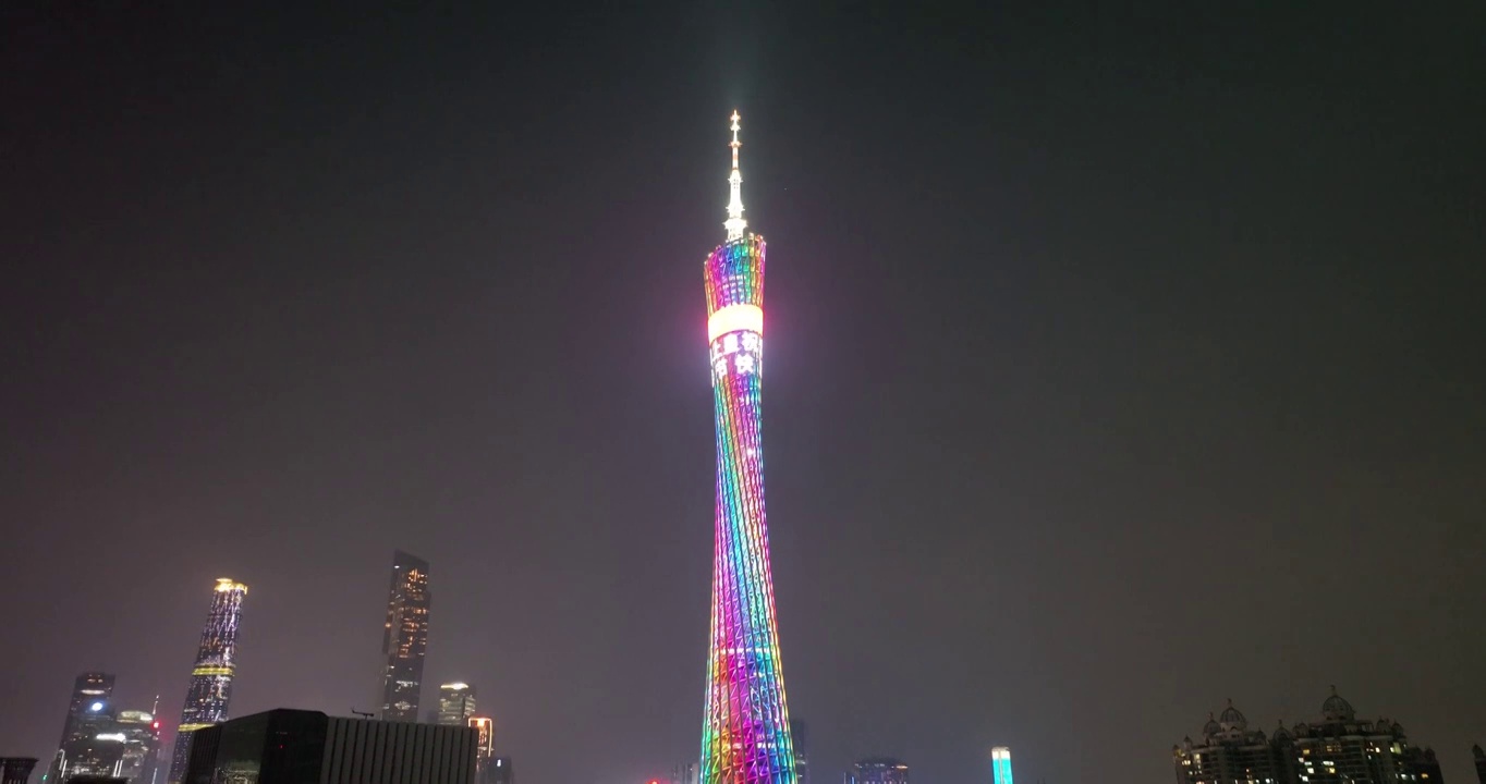航拍广州城市地标广州塔夜景视频素材画面2
