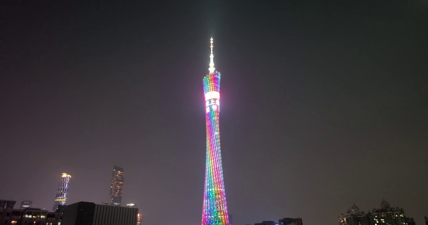 航拍广州城市地标广州塔夜景视频素材画面3