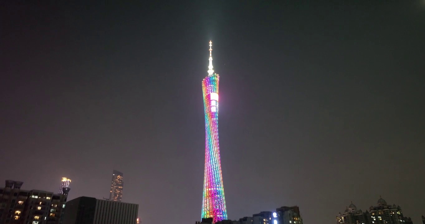 航拍广州城市地标广州塔夜景视频素材画面4