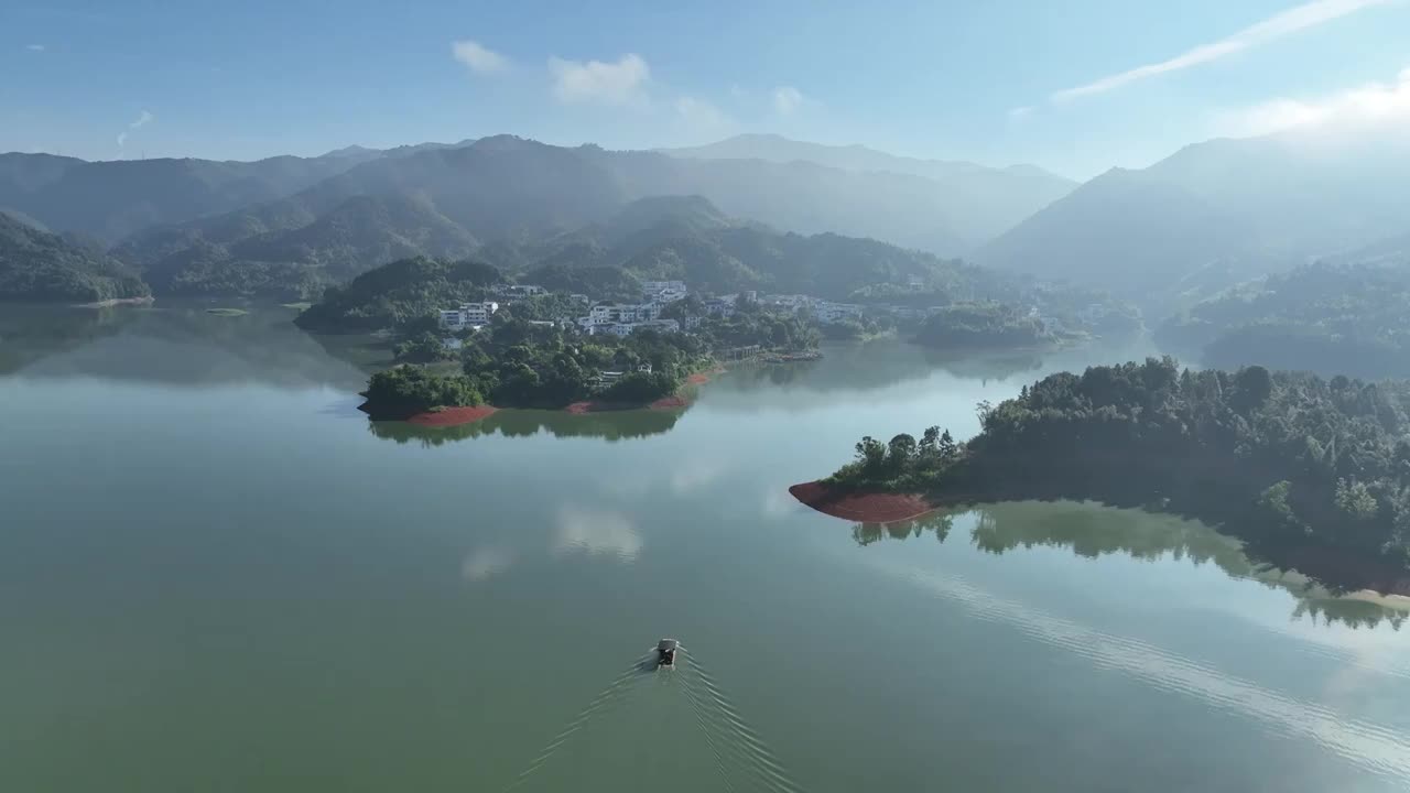 湖光山色，湖面，渔船，水库视频素材