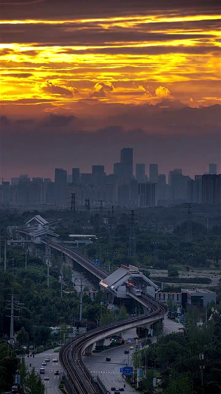 日落下的地铁线视频素材