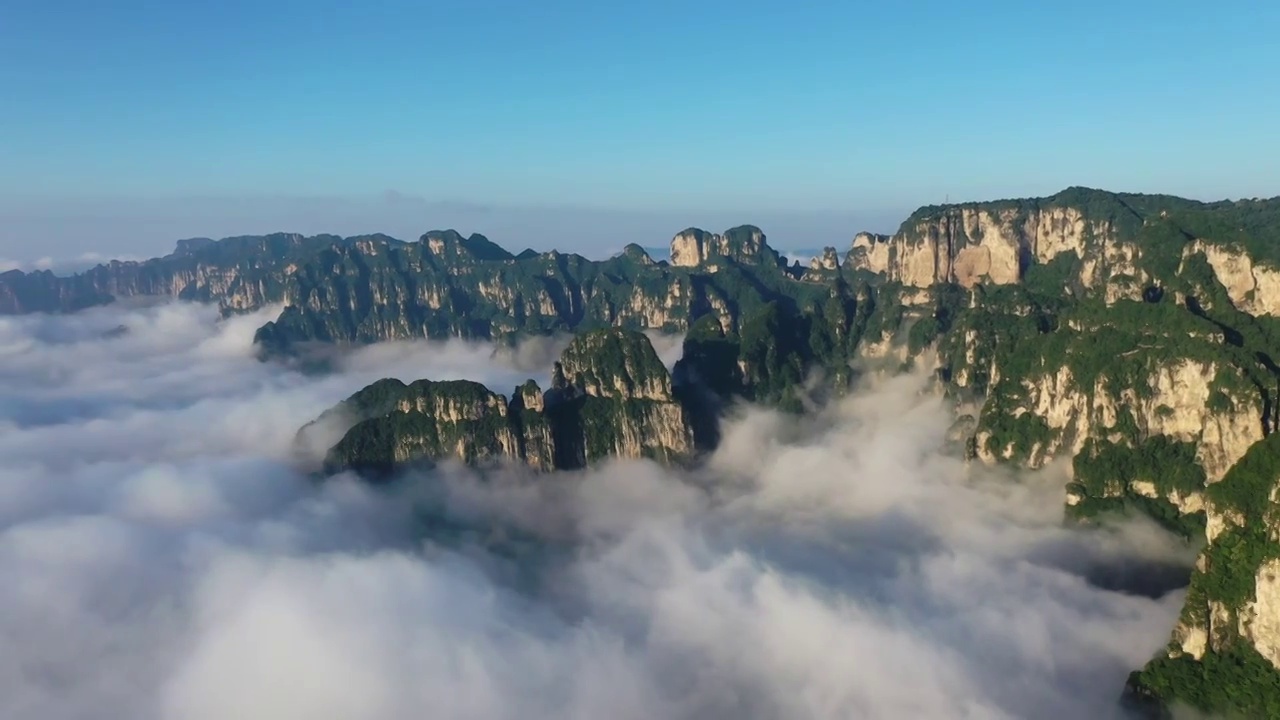 山西省晋城陵川县太行山王莽岭景区锡崖沟夏季云海户外航拍视频素材