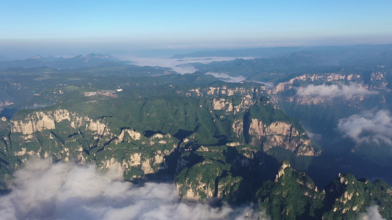 山西省晋城陵川县太行山王莽岭景区锡崖沟夏季云海户外航拍视频素材