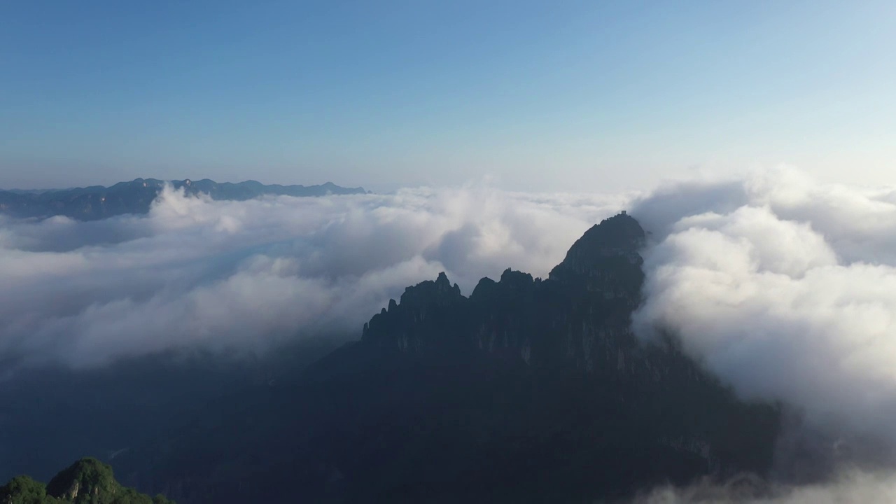 河南省新乡市太行山脉轿顶山景区夏季云海户外航拍视频素材