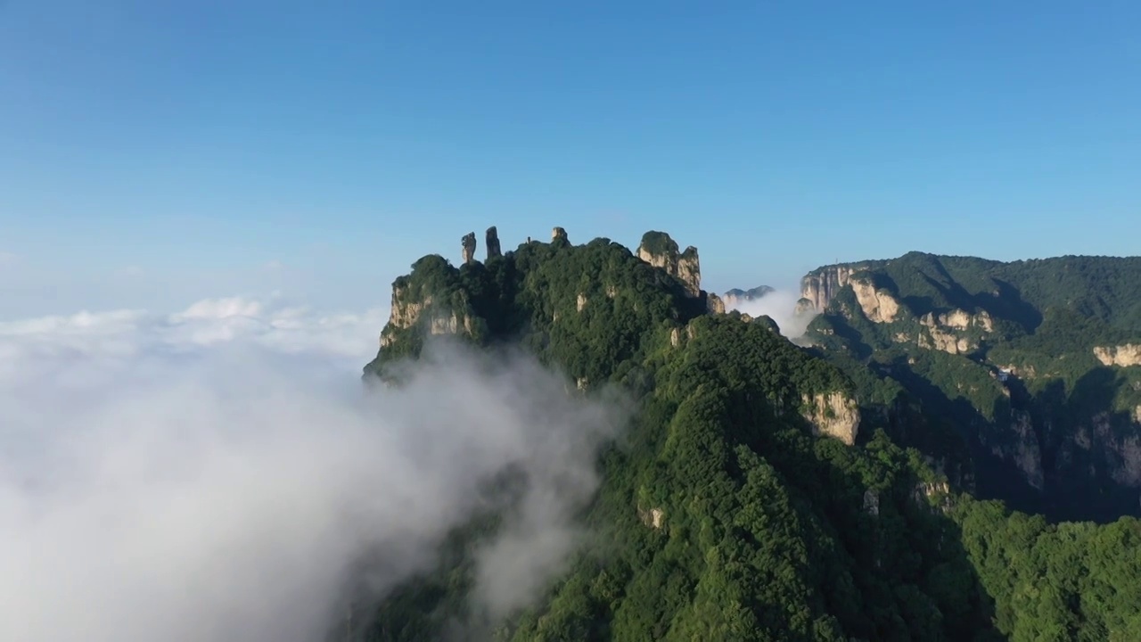 河南省新乡市太行山脉轿顶山景区夏季云海户外航拍视频素材