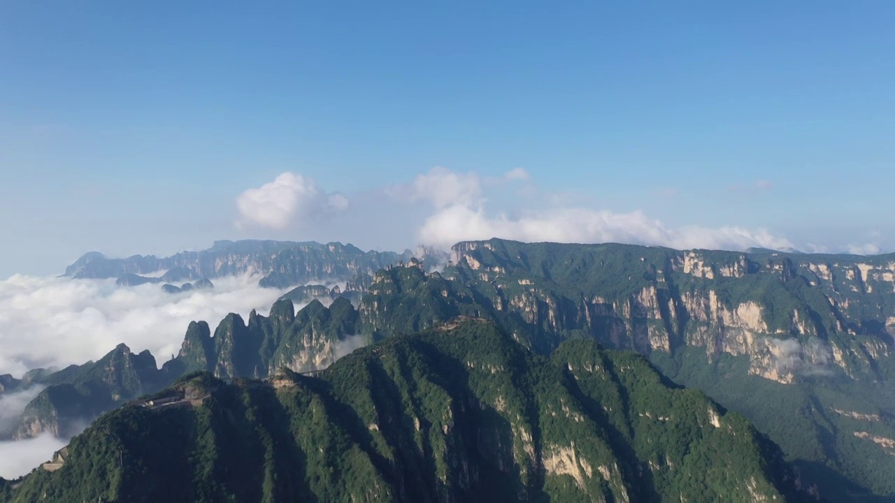 河南省新乡市太行山脉轿顶山景区夏季云海户外航拍视频素材