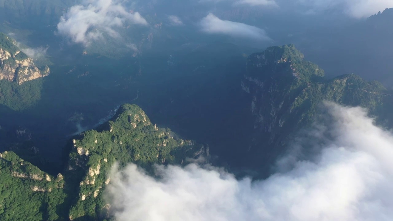 河南省新乡市太行山脉轿顶山景区夏季云海户外航拍视频素材