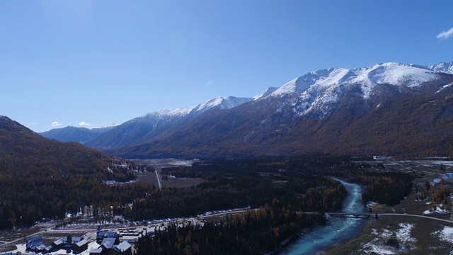 飞向雪山1视频素材