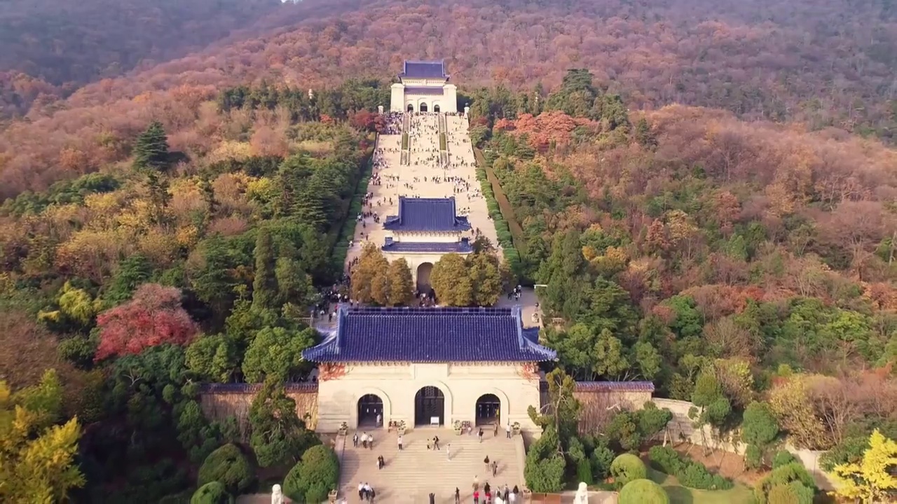 航拍南京明孝陵景区美龄宫秋色视频素材