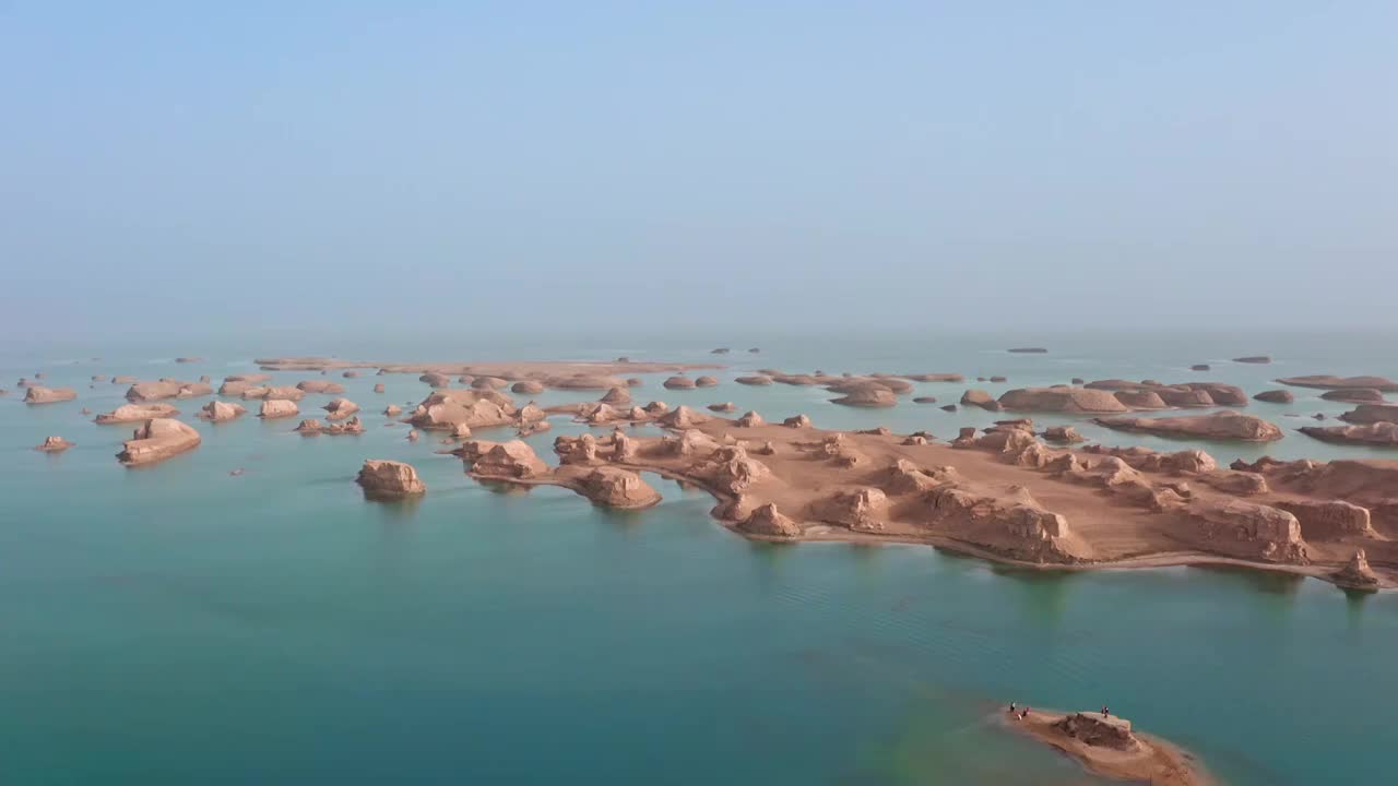 水上雅丹，海西水上雅丹景区的航拍视频素材