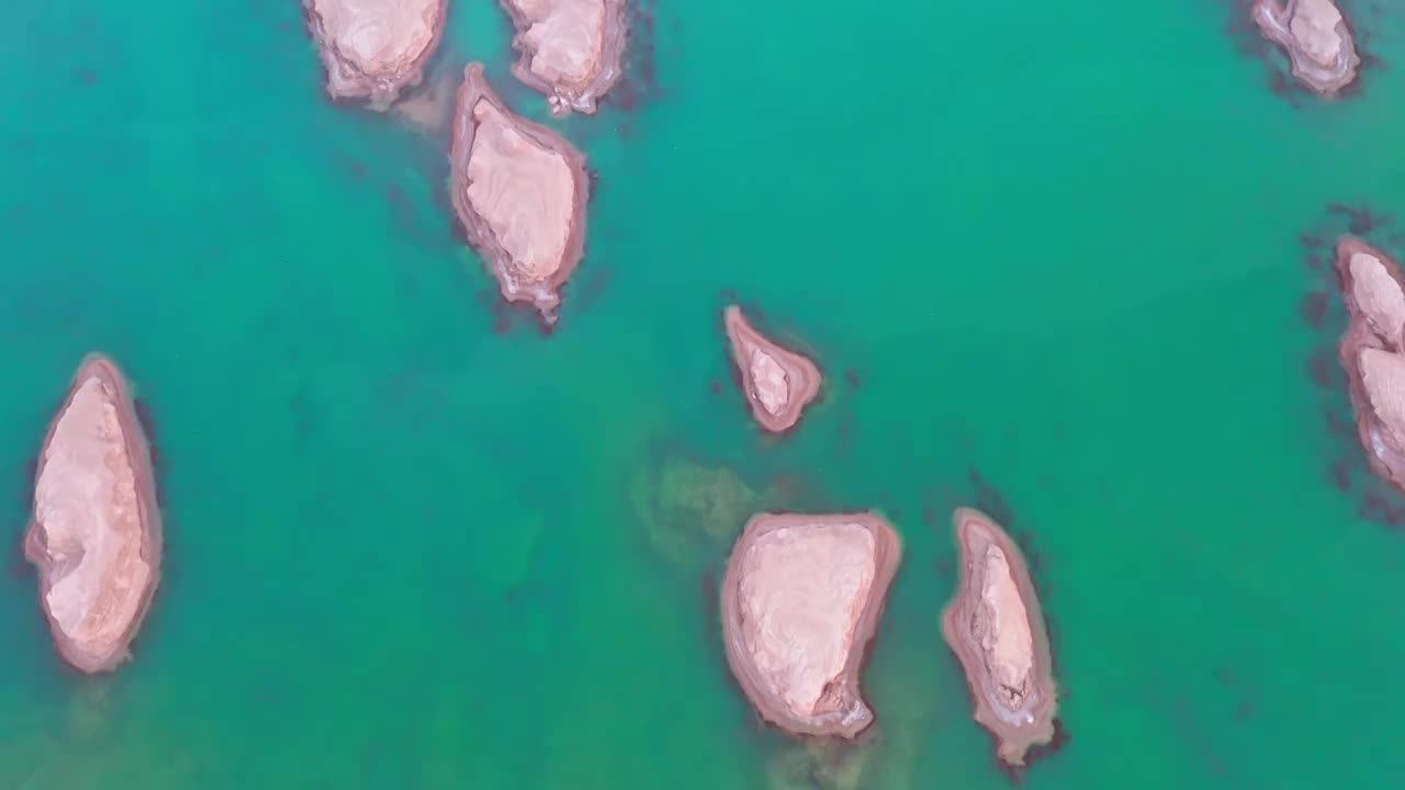 水上雅丹，海西水上雅丹景区的航拍视频素材