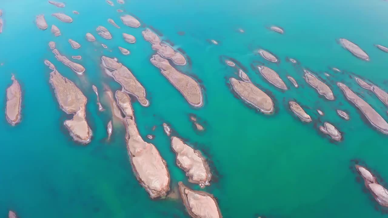 水上雅丹，海西水上雅丹景区的航拍视频素材