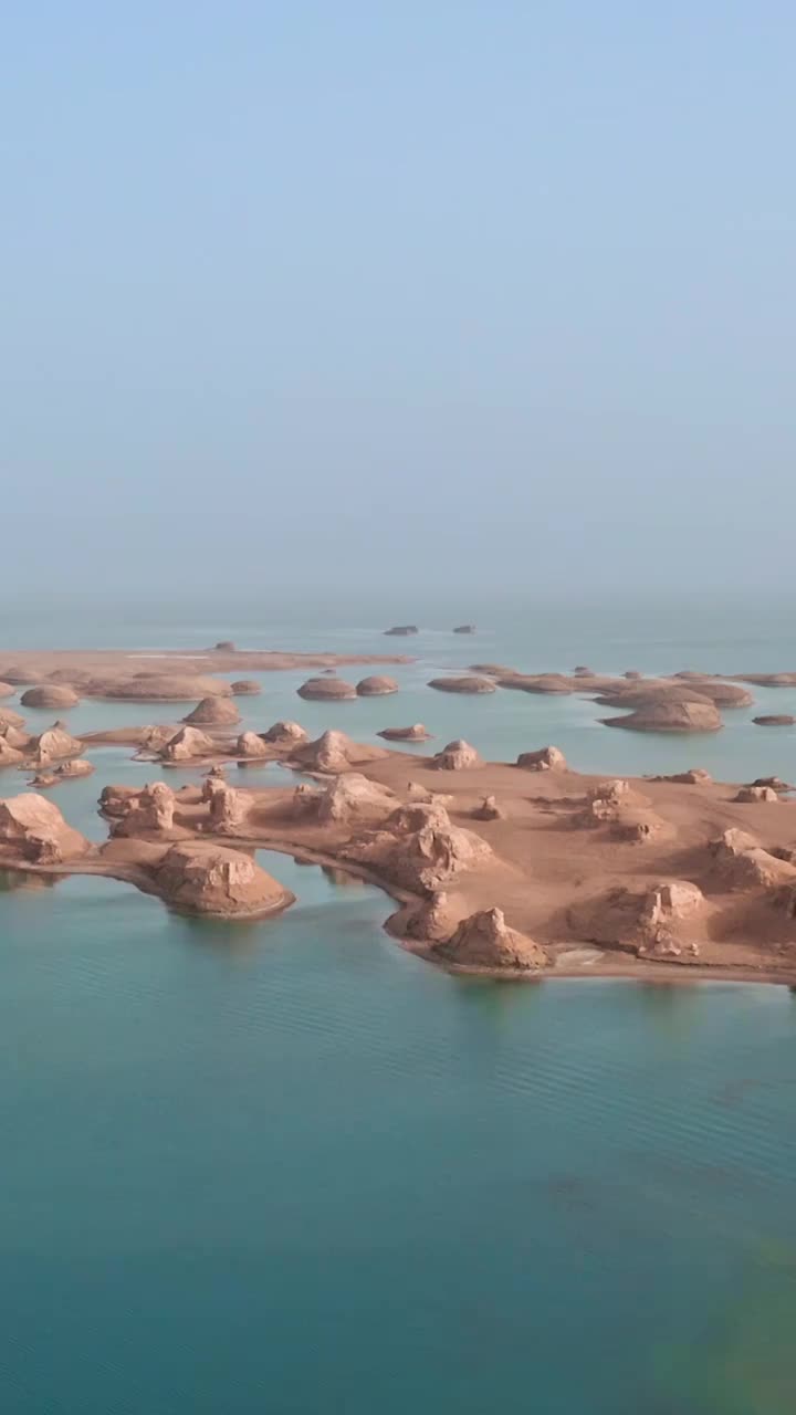 水上雅丹，海西水上雅丹景区的航拍视频素材