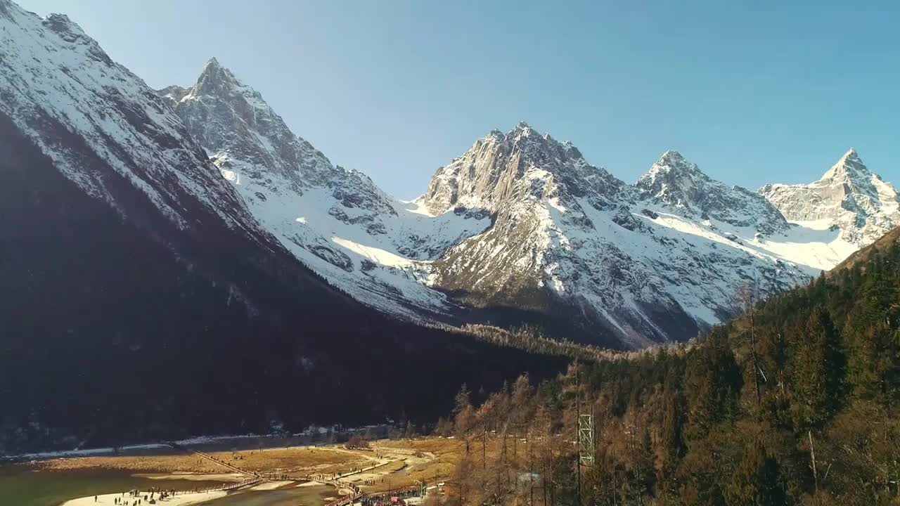 四川阿坝州毕棚沟风景区雪山云海航拍视频素材