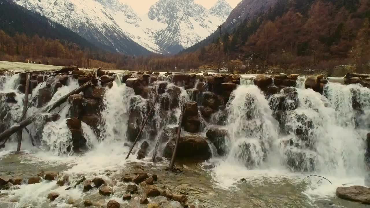 四川阿坝州毕棚沟风景区雪山云海航拍视频素材