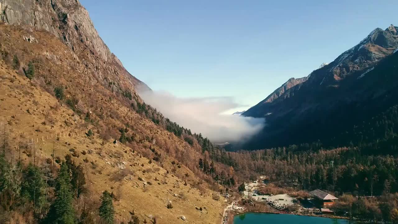 四川阿坝州毕棚沟风景区雪山云海航拍视频素材