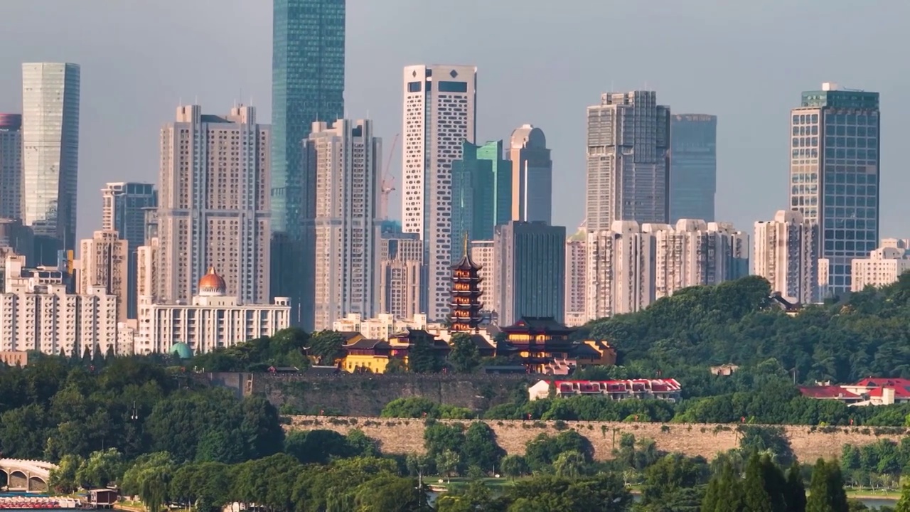 千年古刹鸡鸣寺，江苏南京视频素材