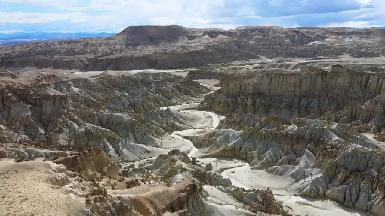 西藏阿里地区扎达县扎达土林霞义沟视频素材