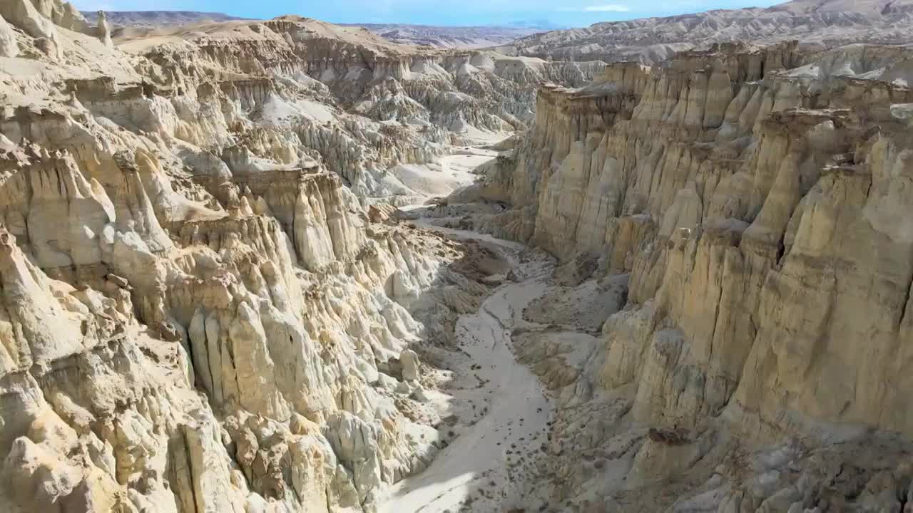 西藏阿里地区扎达县扎达土林霞义沟视频素材