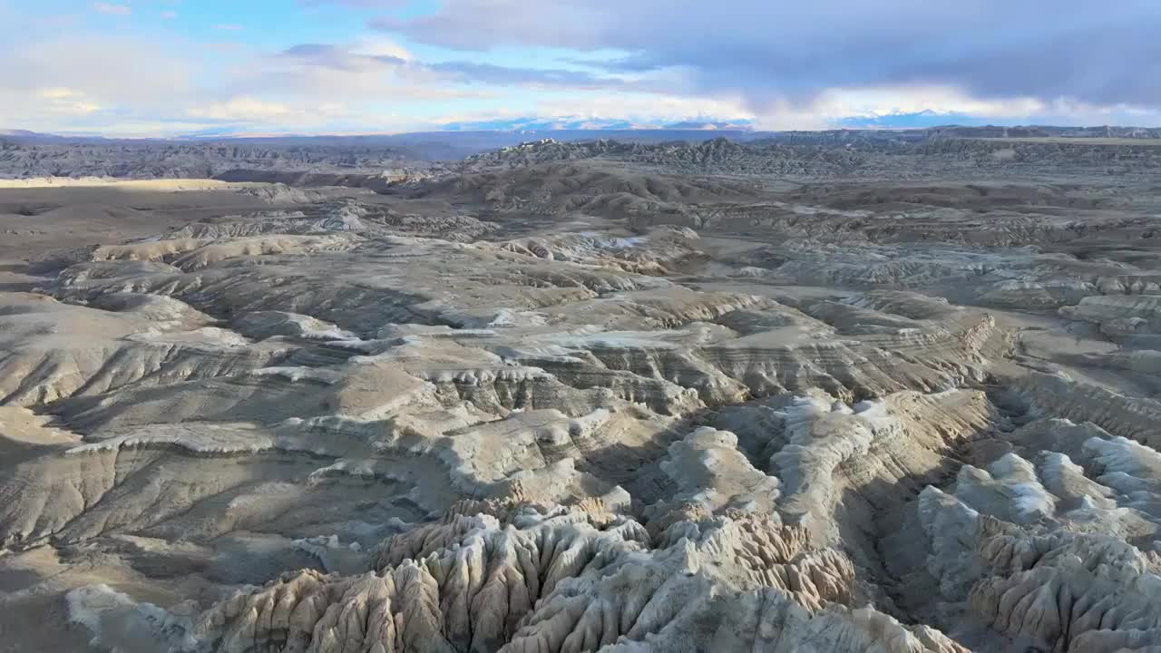 西藏阿里地区扎达县扎达土林霞义沟视频素材