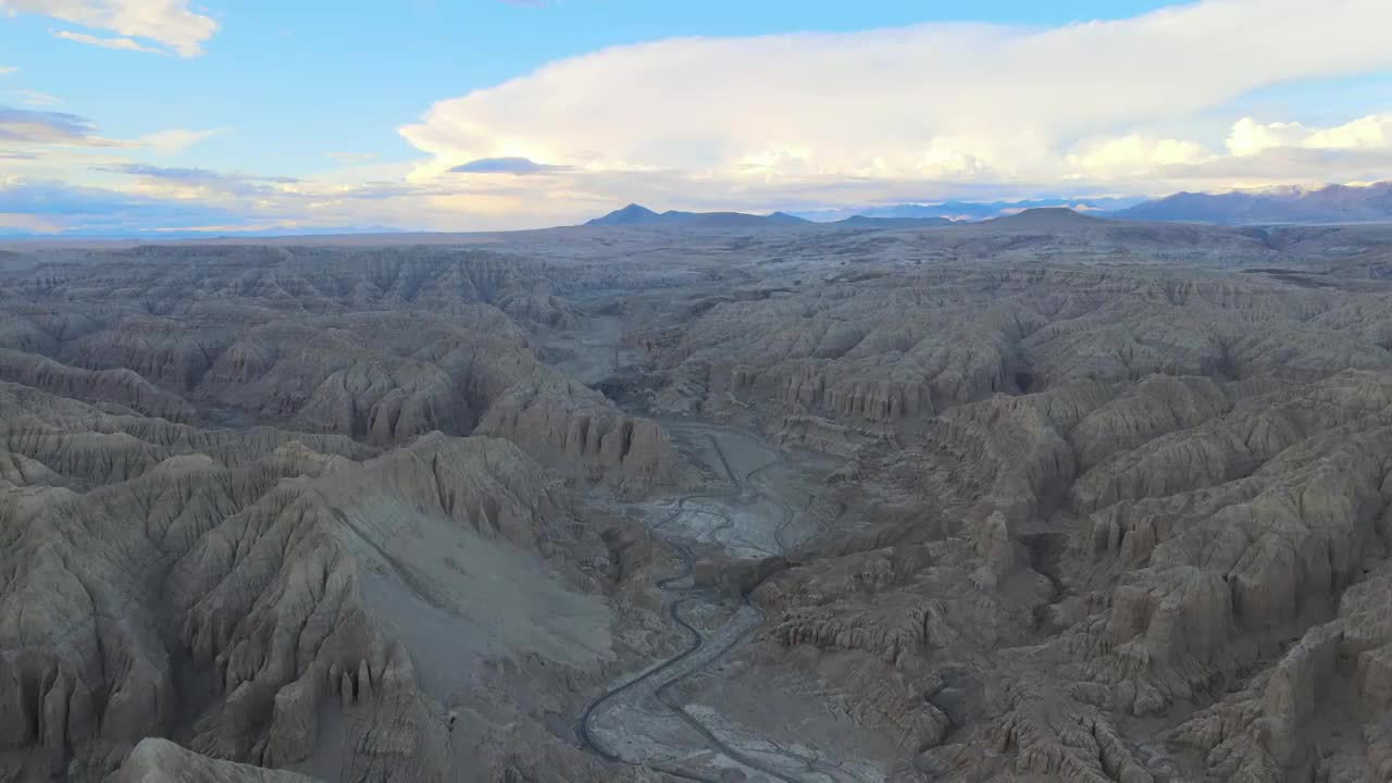 西藏阿里地区扎达县扎达土林霞义沟视频素材