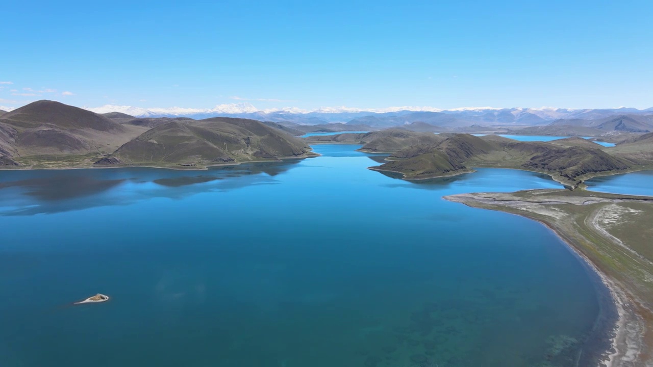 西藏山南地区珍措珍错航拍视频素材