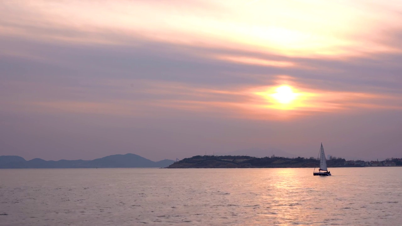 城市海岸线海洋海景和夕阳日落视频素材