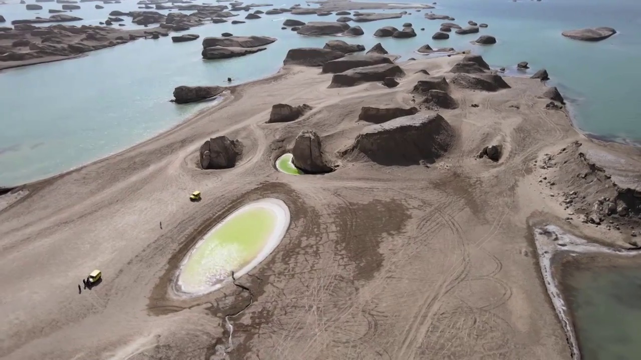 青海海西大柴旦乌素特(水上)雅丹地质公园视频素材