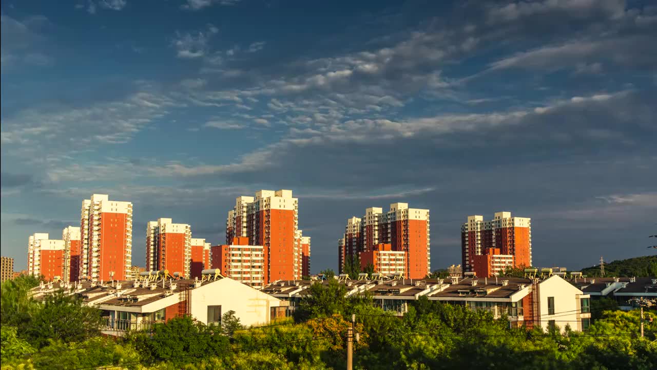 夏天傍晚北京住宅区晚霞夕阳延时视频素材