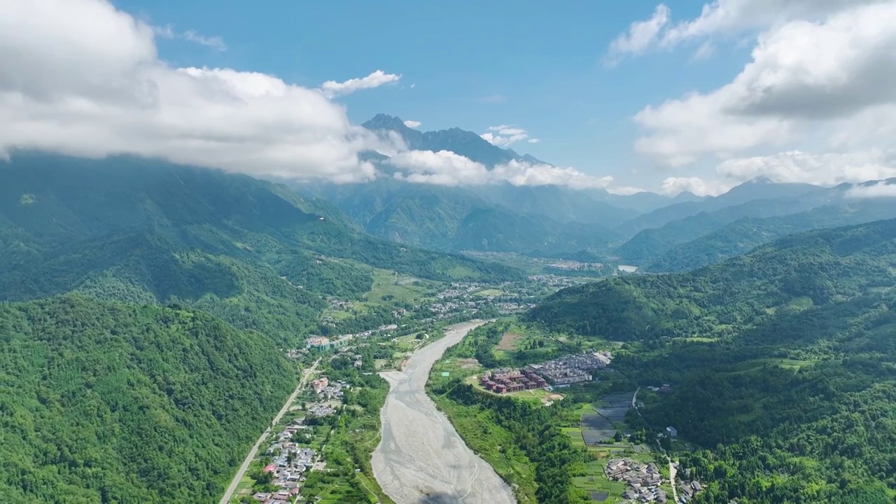 人间仙境彭州市太阳湾风景区龙门山云彩视频素材