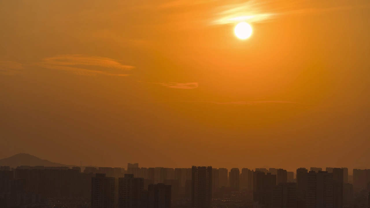 破云而出的太阳视频素材