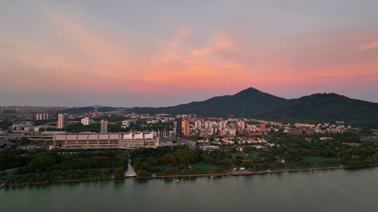 航拍南京玄武湖城区日落视频素材