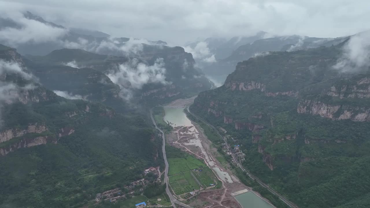 航拍河南太行山大峡谷视频素材