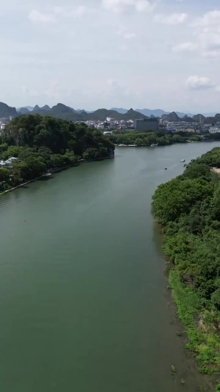 延时竖屏航拍桂林漓江风景区视频素材