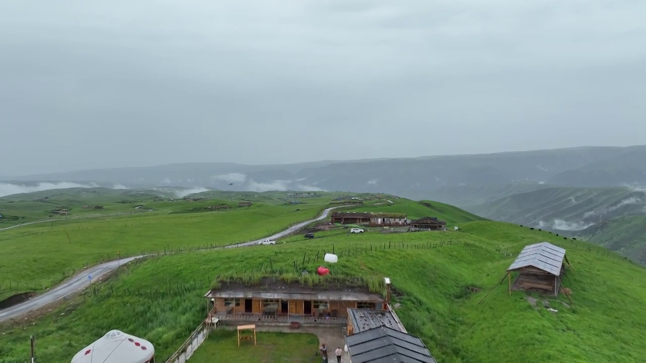 新疆琼库什台草原雨后航拍视频素材