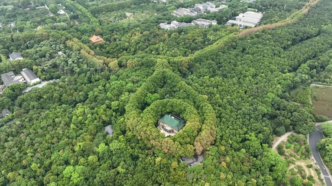 航拍夏季的中山陵美龄宫视频素材