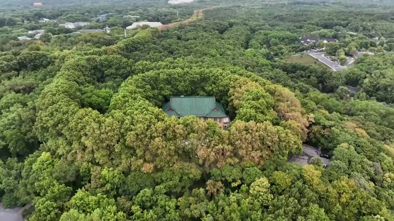 航拍夏季的中山陵美龄宫视频素材