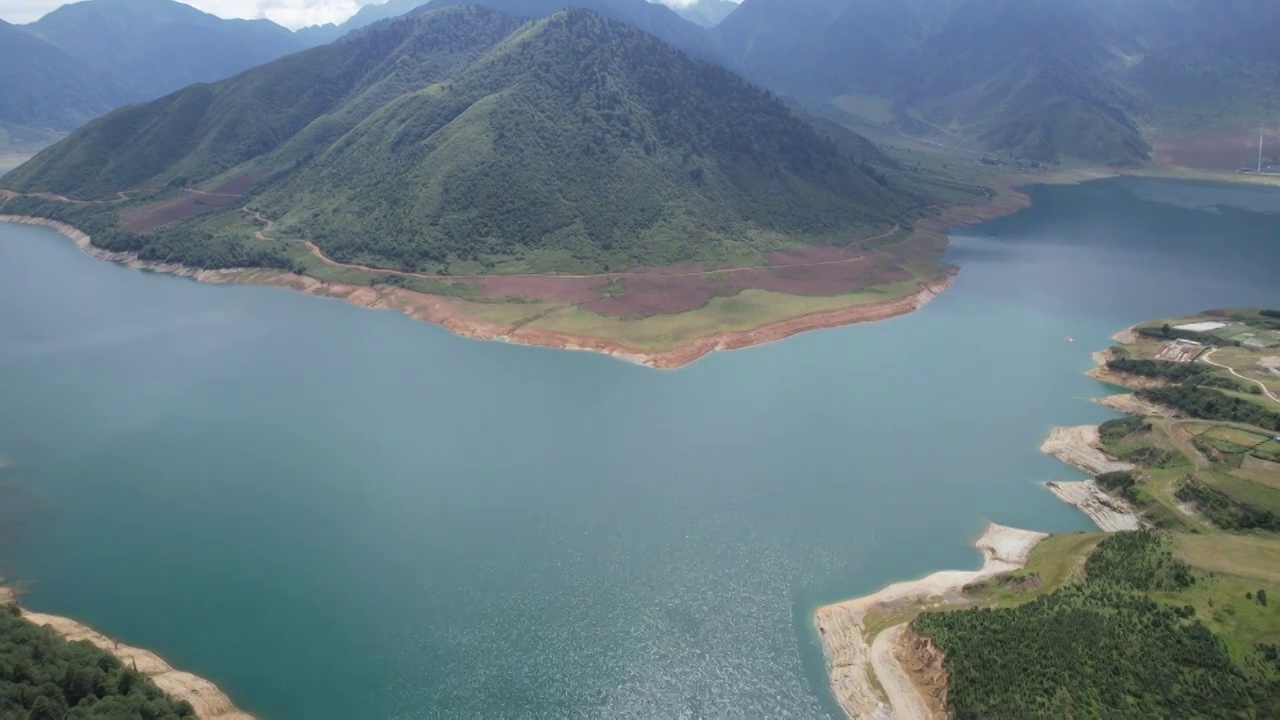 凉山冶勒湖视频下载